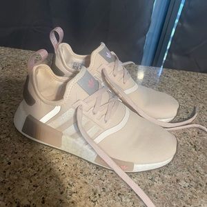 Adidas Originals Women's NMD_R1 Shoes size 6